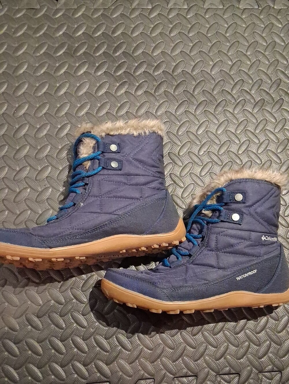 Columbia Women's Minx Short III Waterproof Winter Boots - Size 8